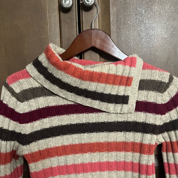 Old Navy Sweater - Picture 2 of 3